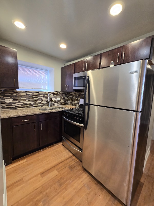 Building Photo - 2505 W Granville Ave