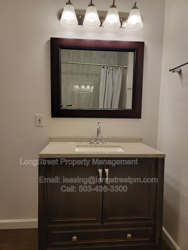 Building Photo - 3121 NE Flintlock Pl