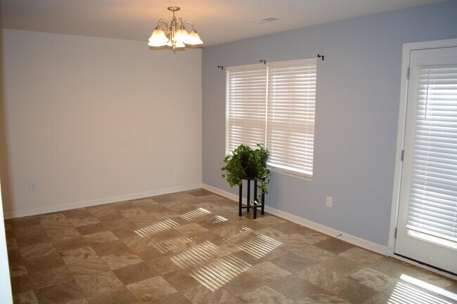 Building Photo - 2441 Westgate Dr