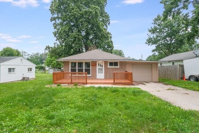 Building Photo - Mahomet | Renovated 2 Bed / 1 Bath Home