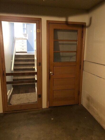 Building Photo - 2358 S Crestway St