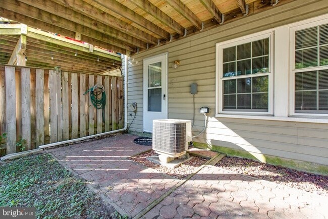 Building Photo - 7805 Edmunds Way