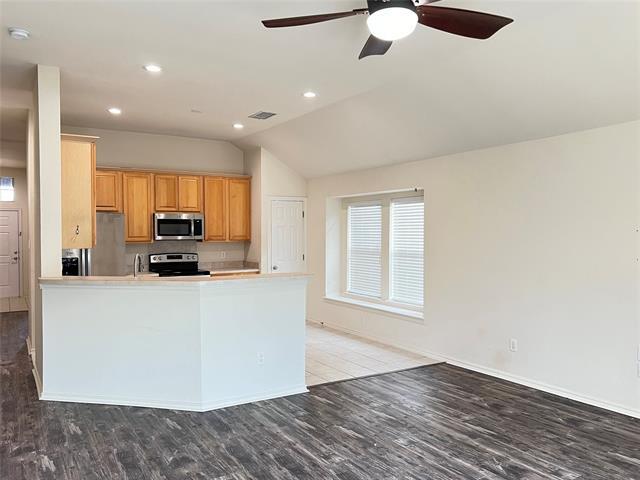 Building Photo - 7960 Glenway Dr