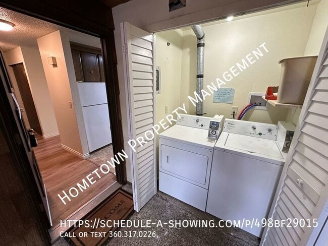 Building Photo - Beautiful 2 Bedroom, 1 Bath Apartment on P...