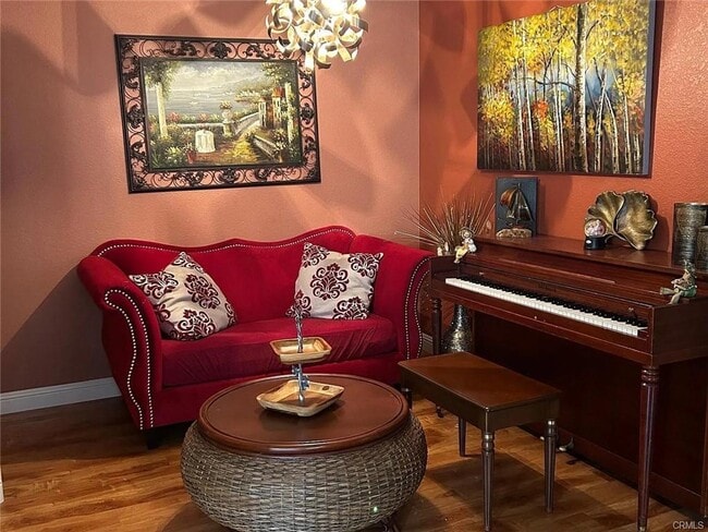 Building Photo - 1020 S San Marino Way