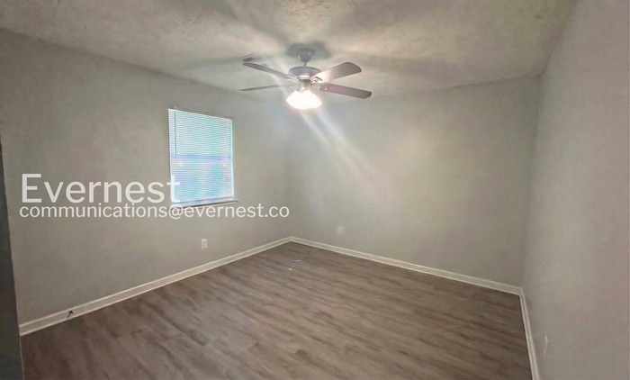 Building Photo - 1085 Samuel Dr