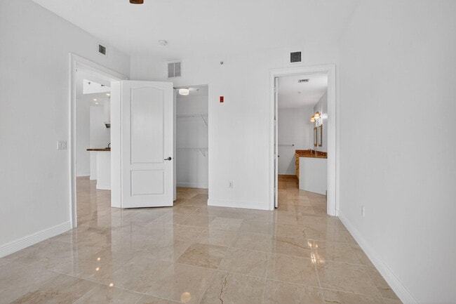 Building Photo - 616 SE 20th Ave