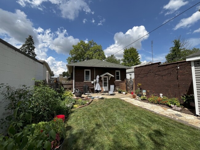 Amazing back yard- - 1612 W Washington St