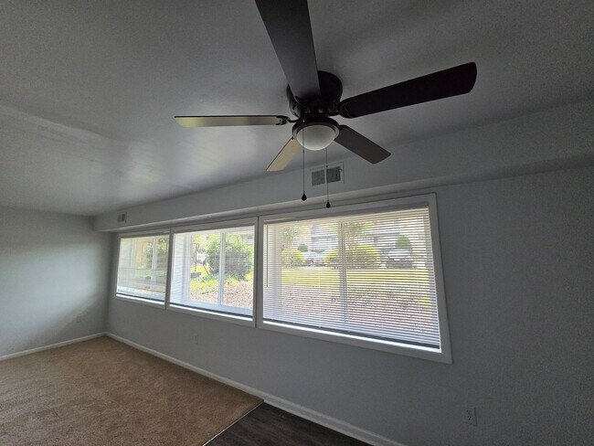 Building Photo - 5606 Crenshaw Rd