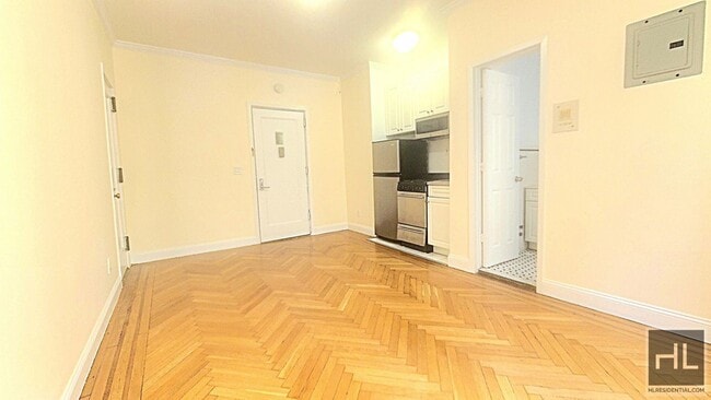 Building Photo - 117 W 13th St