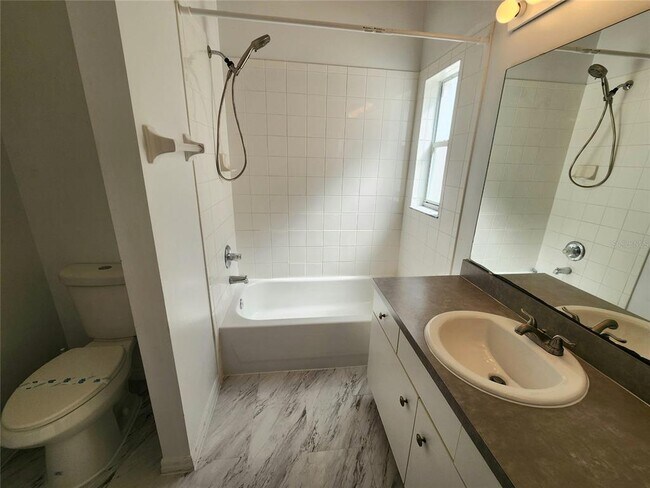 Building Photo - 705 Eagle Pointe S
