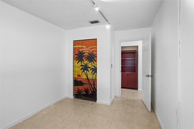 Building Photo - 6579 Country Way