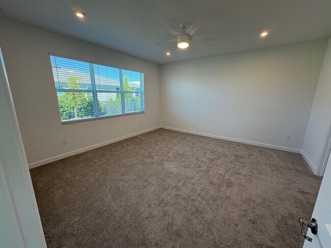 Building Photo - 9555 SW Indra Wy