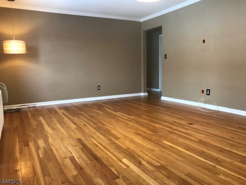 Living Room Hardwood Floors - 7 Troy Dr