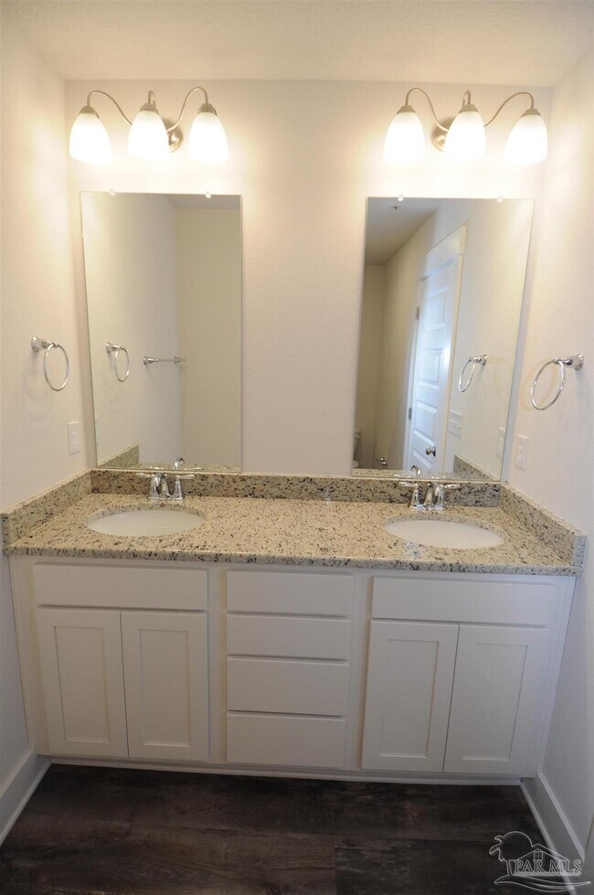 Building Photo - 1535 Iroquois Ct
