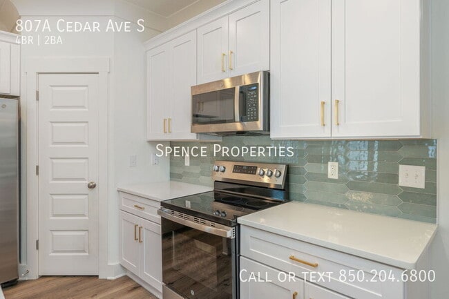 Building Photo - 807A Cedar Ave S