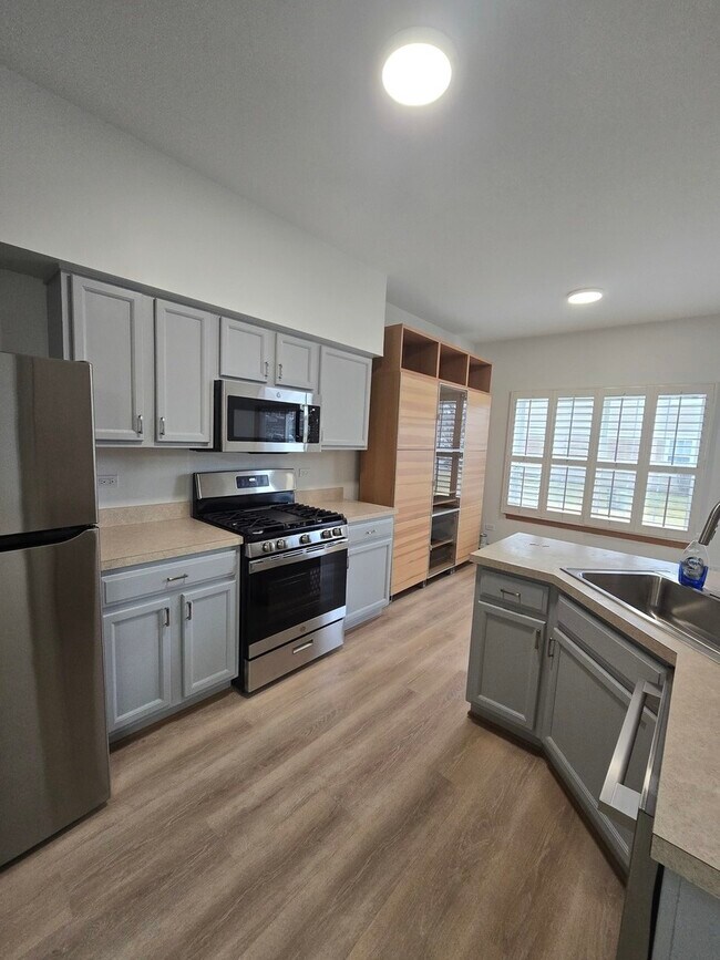 Building Photo - 4135 Oak Tree Ln