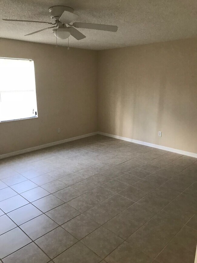 Building Photo - Charming 2-Bedroom, 2-Bath Single Family H...