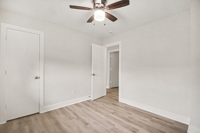 Building Photo - 431 Laurel Timbers Dr