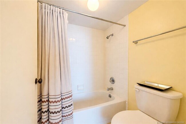 Building Photo - 9500 S Ocean Dr