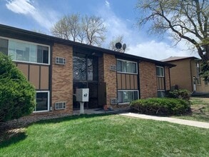 Building Photo - 2 Bed, 1 Bath Apartment for Rent in East Loveland! Move in special - 2 Weeks Free, Flexible lease...