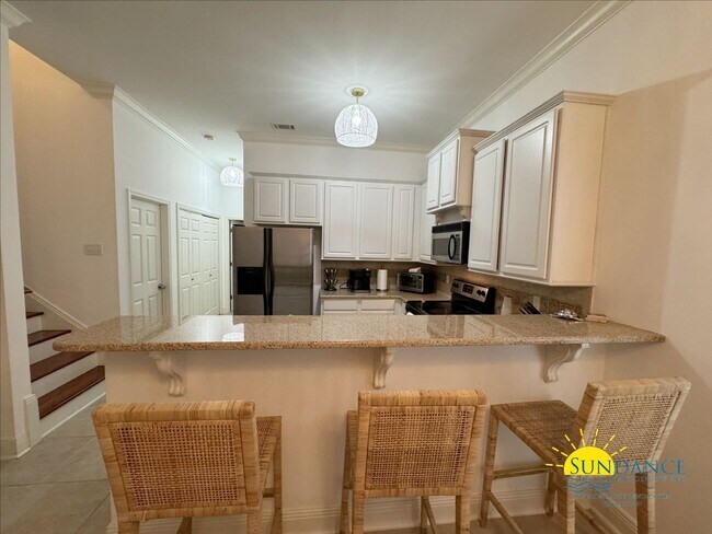 Building Photo - Exceptional Opportunity: Main Home plus Ga...