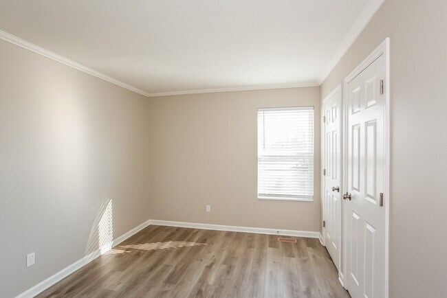 Building Photo - 6401 Kelsey Dr