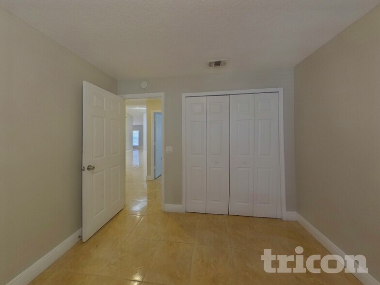 Building Photo - 6517 Seafairer Dr