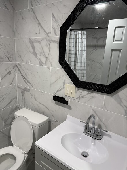 Building Photo - 613 Kirkland St