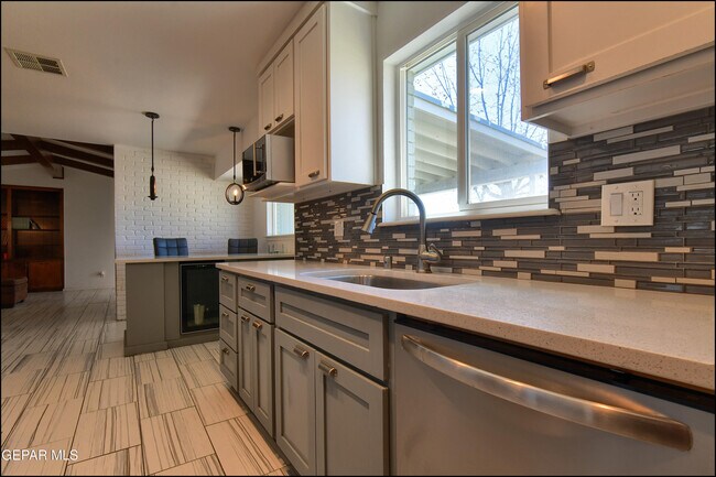 Building Photo - 6209 Heath Way