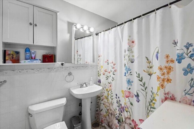 Building Photo - 1 bedroom in Chicago IL 60660