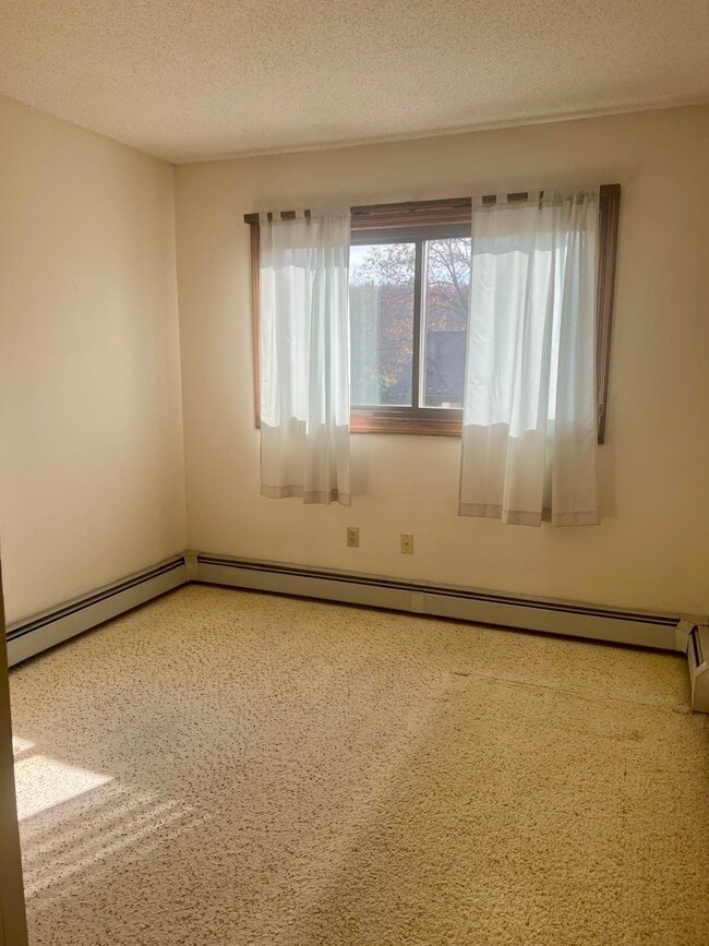 Building Photo - 649 Middle Tpke E