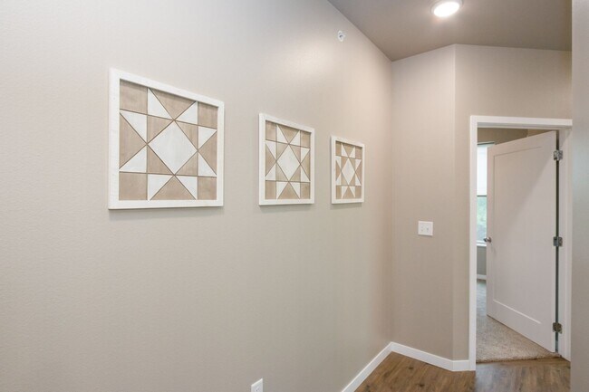 Building Photo - Spacious 2-Bedroom/2-Bath on third/top floor, END unit #308, available 06/01/2026