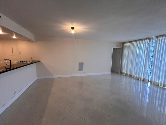 Building Photo - 7601 E Treasure Dr