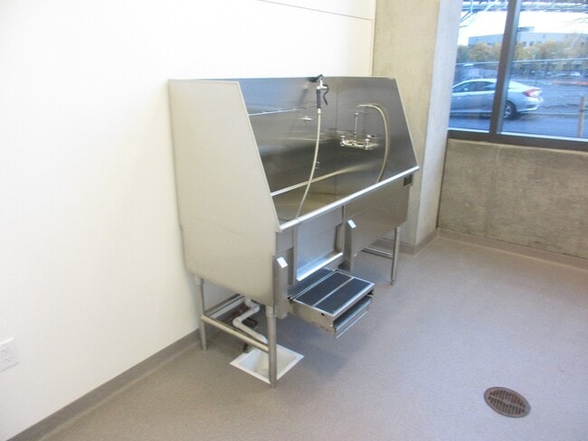 Building Photo - Vista Condominiums - 1 bedroom/1 bath Pearl District condo w/parking/storage/amenities/most utili...