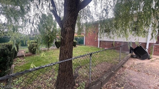 Building Photo - 116 Greenlawn Ave