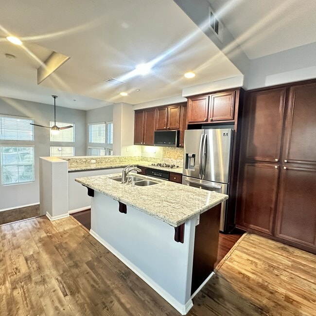 Building Photo - 2649 Villas Way