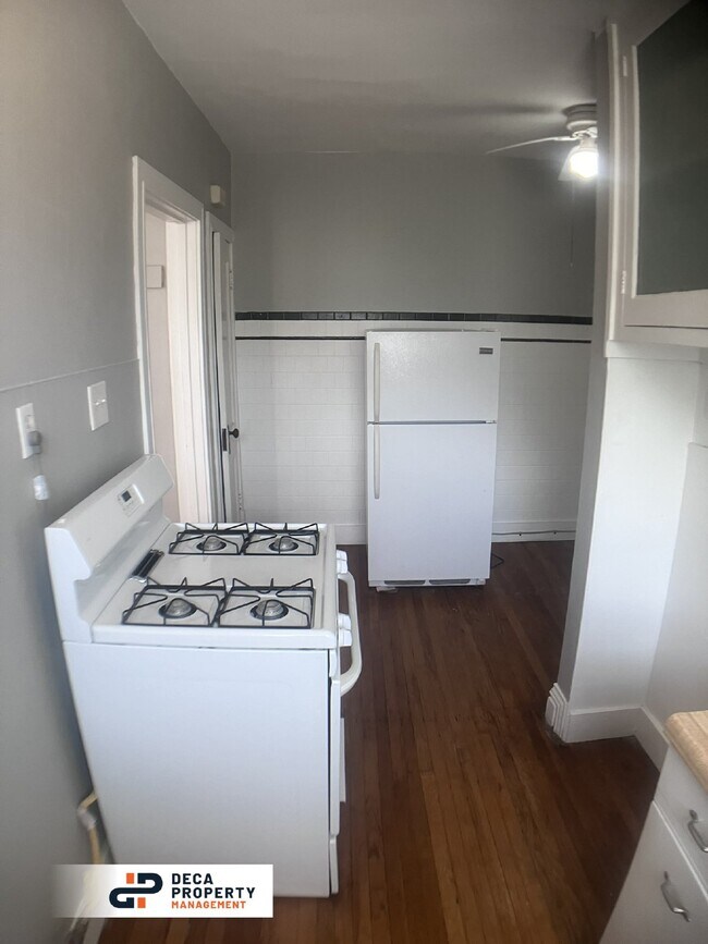 Building Photo - 1 Bedroom Apartment