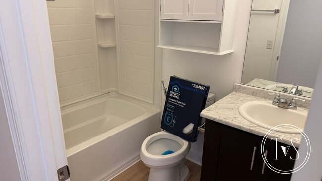 Building Photo - RATE DROP ALERT (was $2600/month) and MOVE IN SPECIAL: $1000 OFF 1ST MONTH'S RENT!**