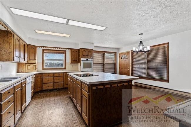 Building Photo - Your Ideal 4-Bed Layton Home - Style, Space & Location!