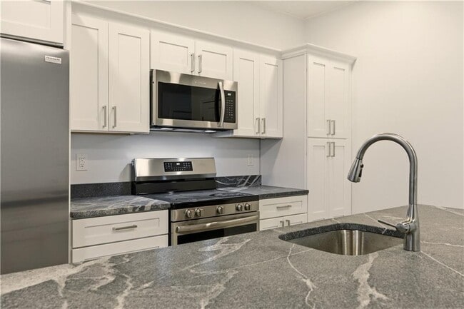 Building Photo - 45 Windsor Rd