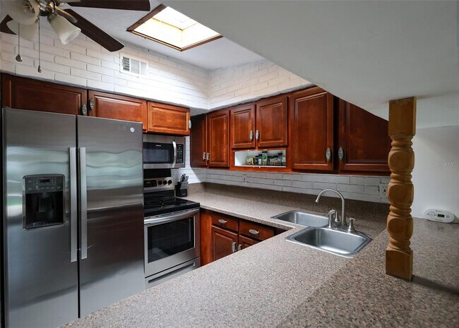 Building Photo - 2227 Granger Dr