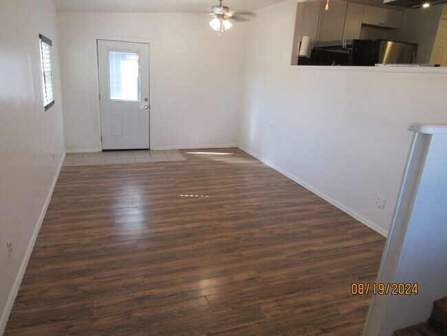 Building Photo - Cozy 2 Bedroom