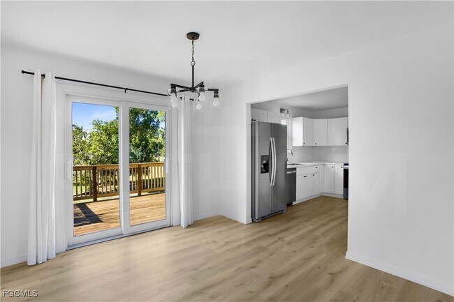 Building Photo - 10697 Holly Rd