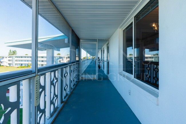 Building Photo - Riverfront Two Bedroom Condo