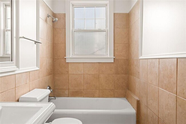 Building Photo - 878 Briarcliff Rd NE