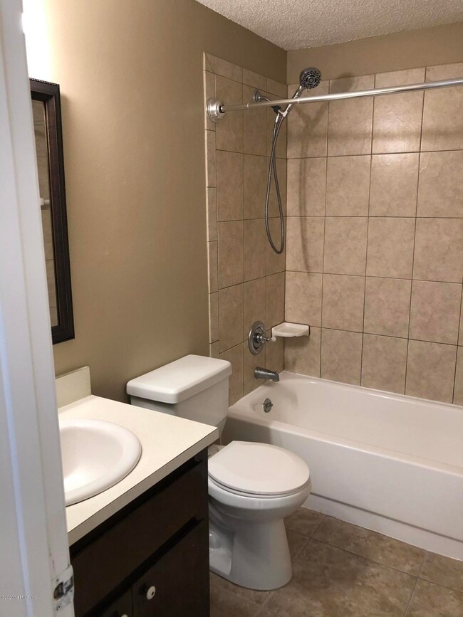 Building Photo - 1323 Solar Cir