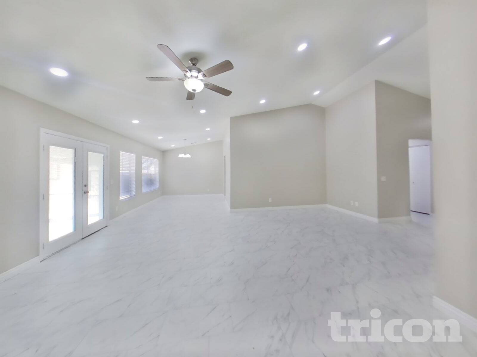 Building Photo - 4947 E Greenway Cir