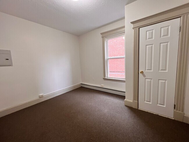 Interior Photo - 35-37 Bond St / Rosario Properties, LLC