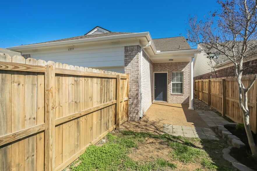 Building Photo - 6859 Seaside Dr